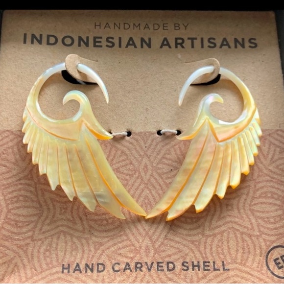 🪽Mother of Pearl Angelic Wings🪽 
HAND CARVED SHELL - INDONESIAN ARTISANS 
🎁 NIB - Picture 6 of 10